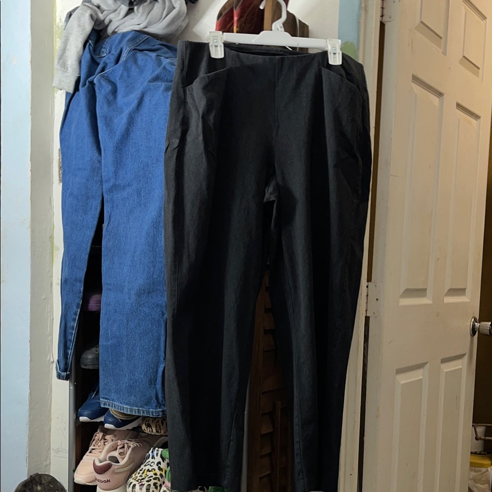 🧚Pull on wide leg work pants.